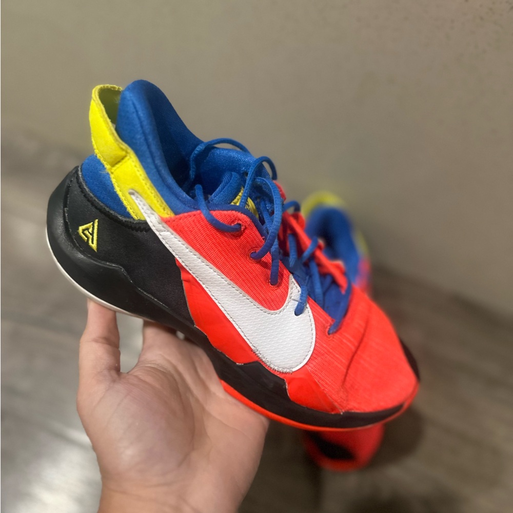 Nike Freak 2 Youth Size 2.5Y